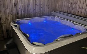 Coastal Courtyard With Hot Tub, Greatstone